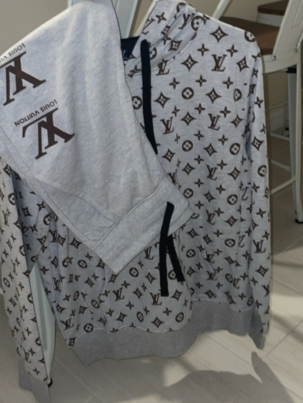 Cute Sweater And Sweat Pants Outfit